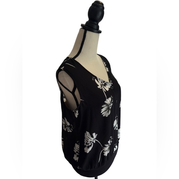 EUC CABi Floral Black and White Women's Top Size S - Picture 8 of 9